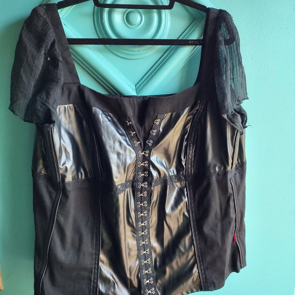 Tripp NYC 3X black corset style top with gauze cap sleeves
